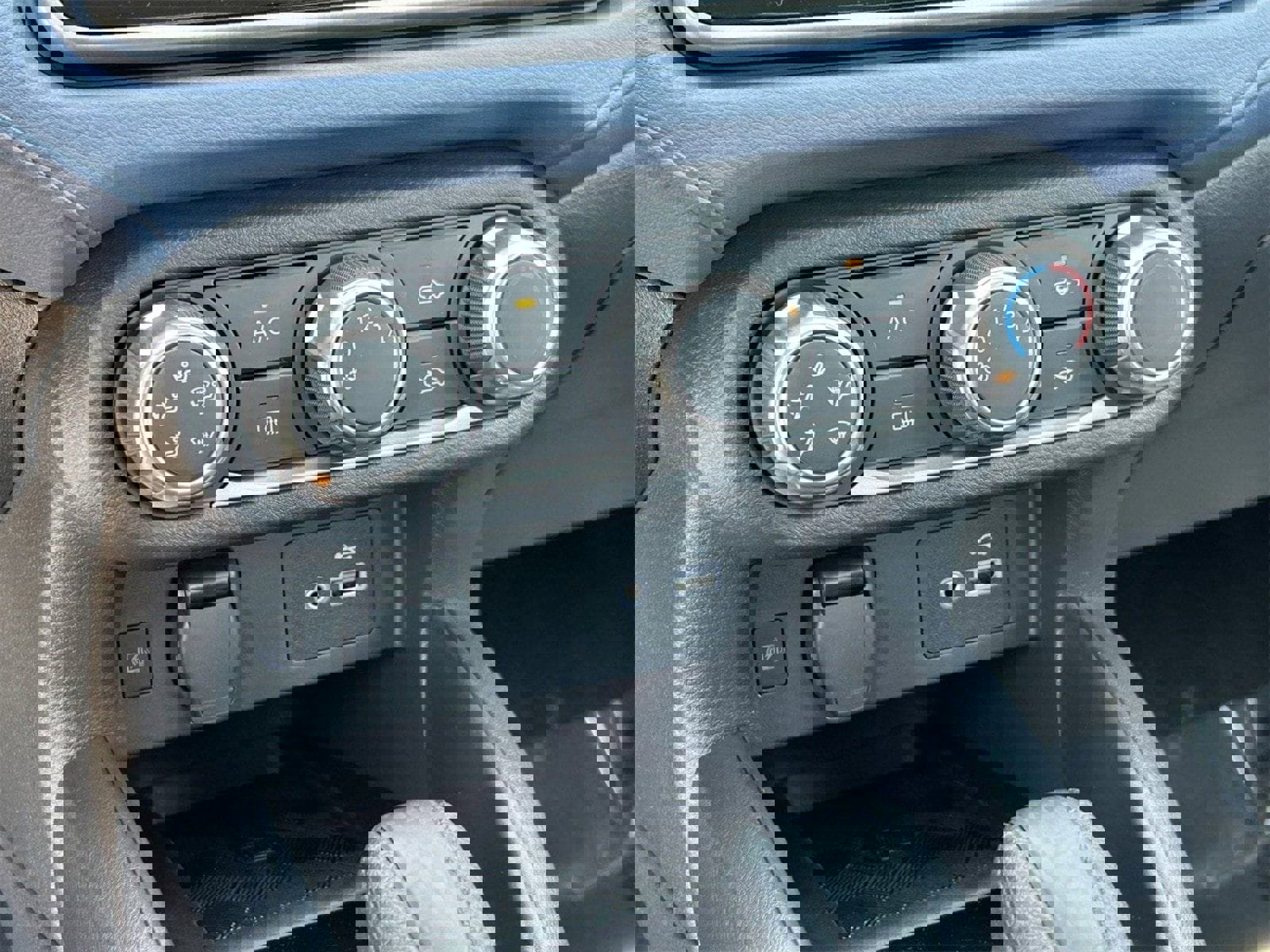 New 2025 Nissan Versa SV w/ Trunk Package image 7