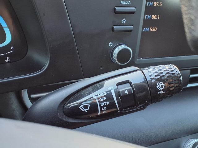 Used 2026 Hyundai Elantra SE FWD image 16
