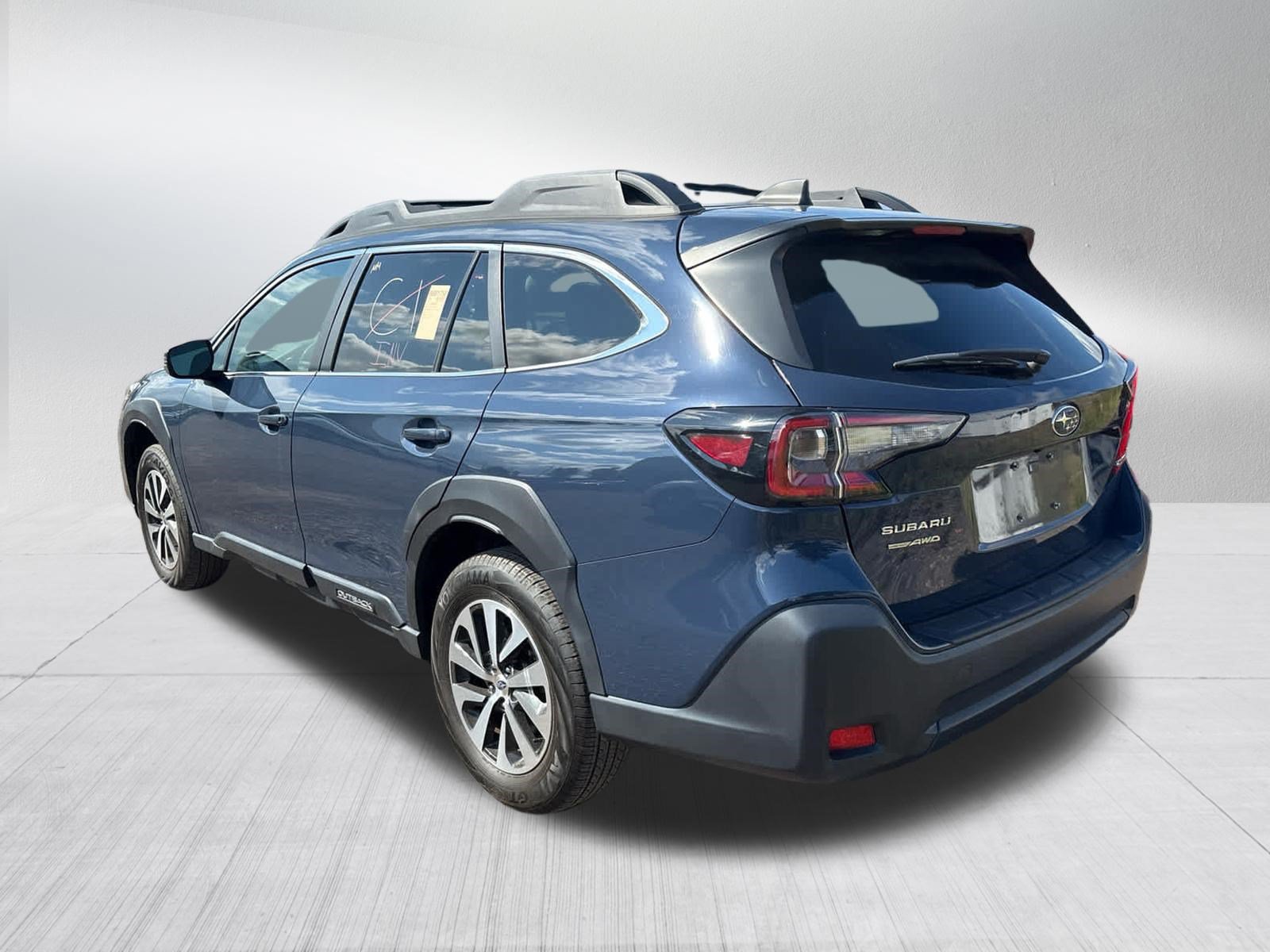 Used 2024 Subaru Outback Premium AWD/4WD image 12