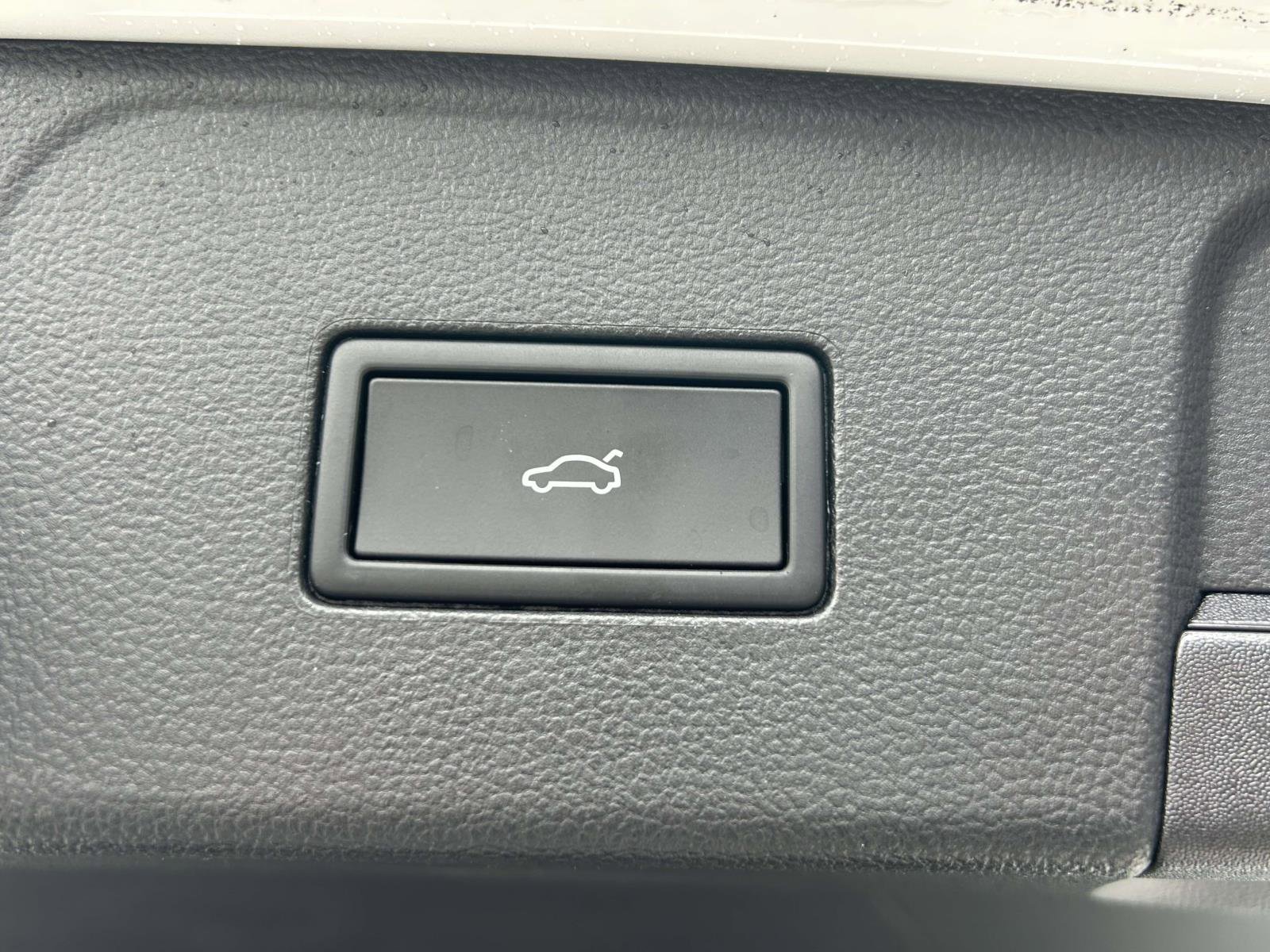 Used 2025 Volkswagen Atlas SEL image 20