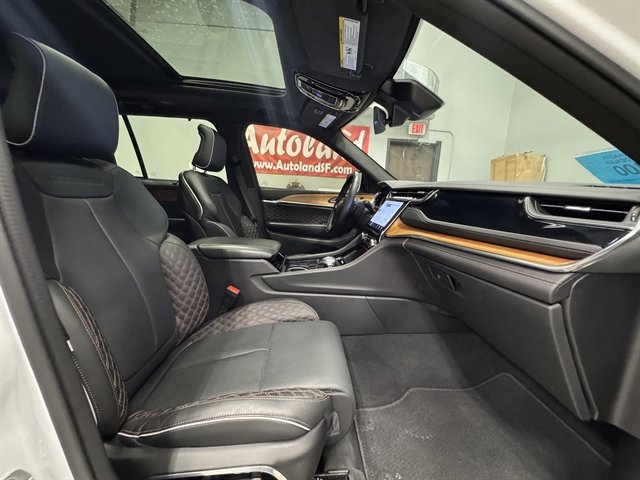 Used 2022 Jeep Grand Cherokee Summit AWD/4WD image 10