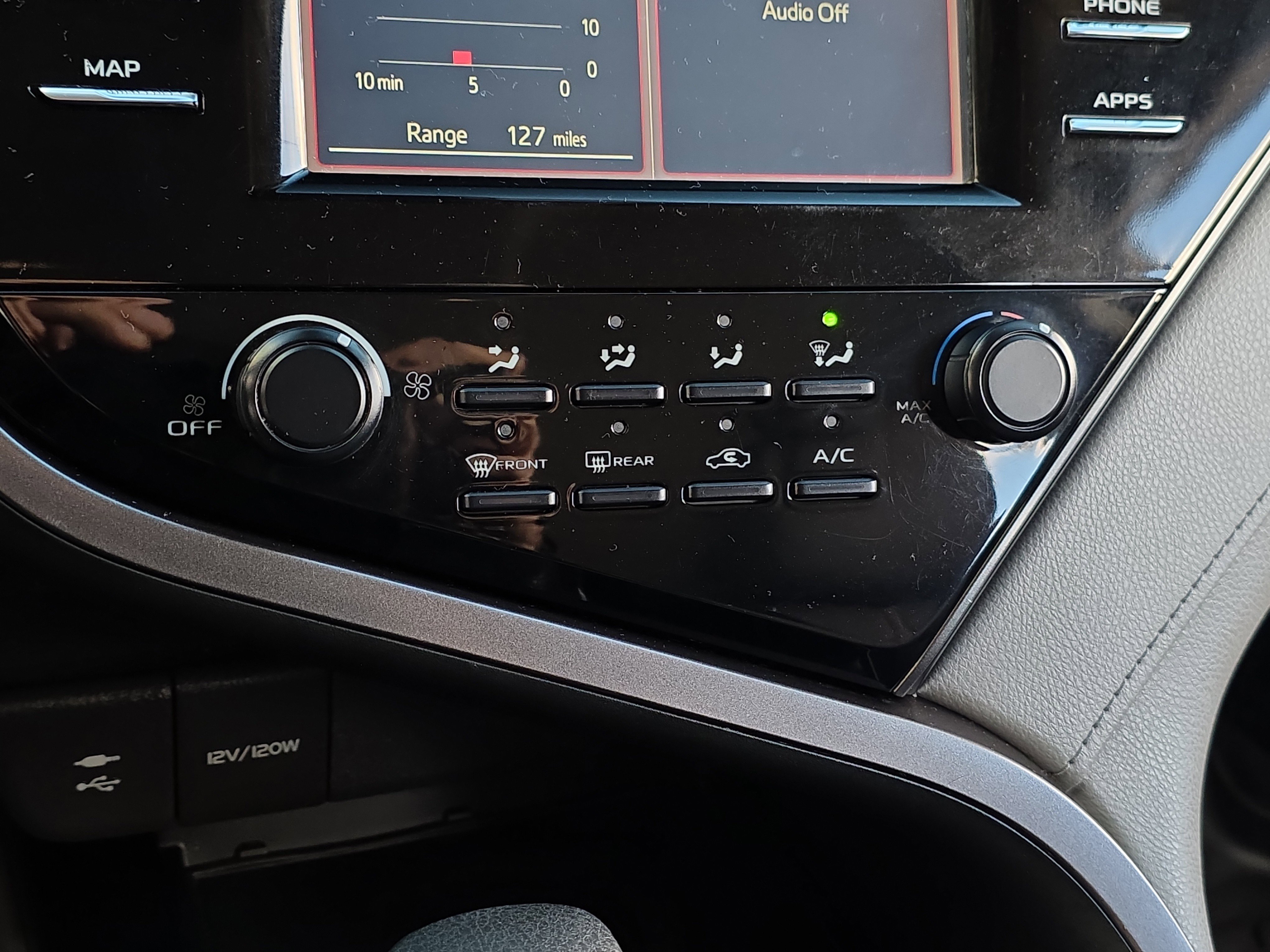 Used 2019 Toyota Camry LE image 19