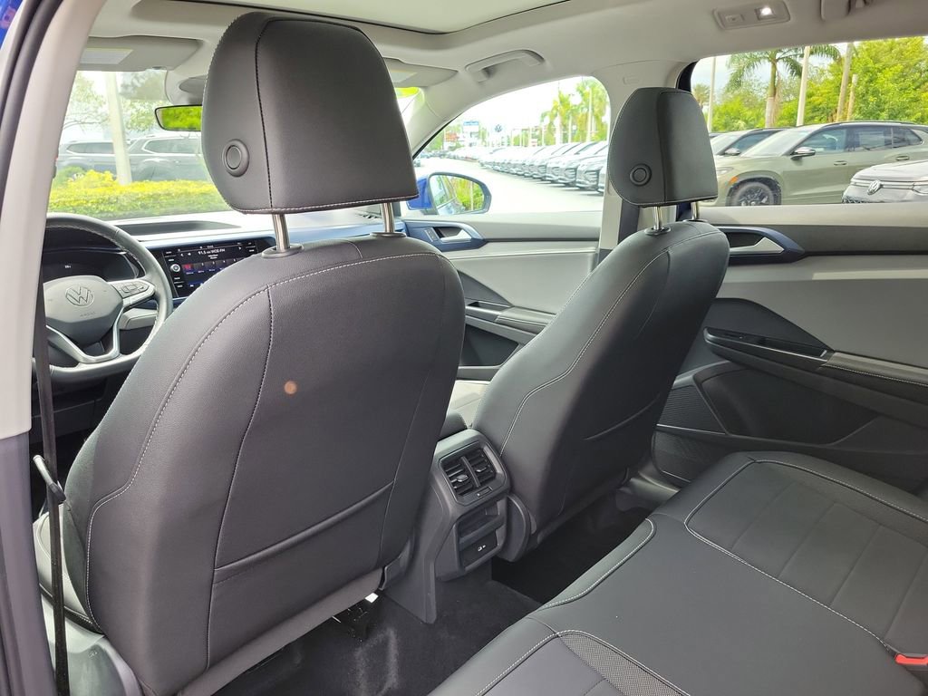 Used 2024 Volkswagen Taos SE image 11