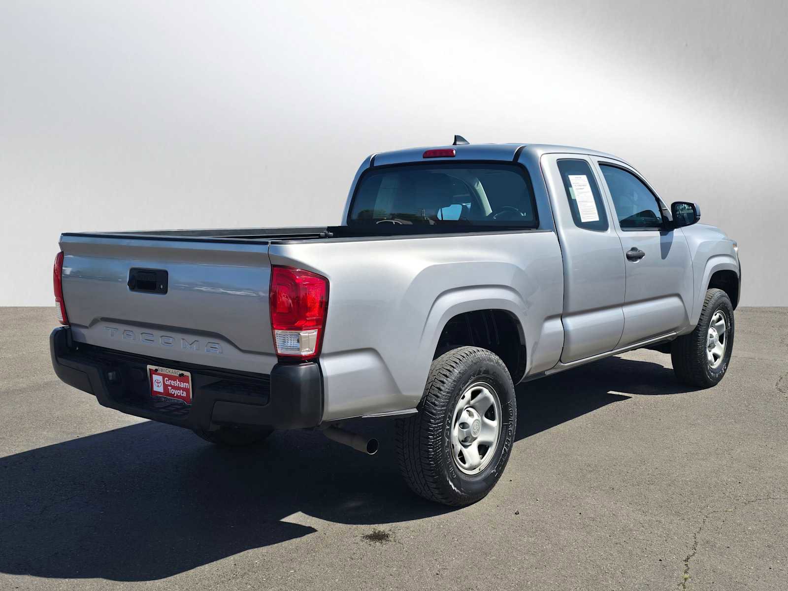Used 2017 Toyota Tacoma SR RWD image 3