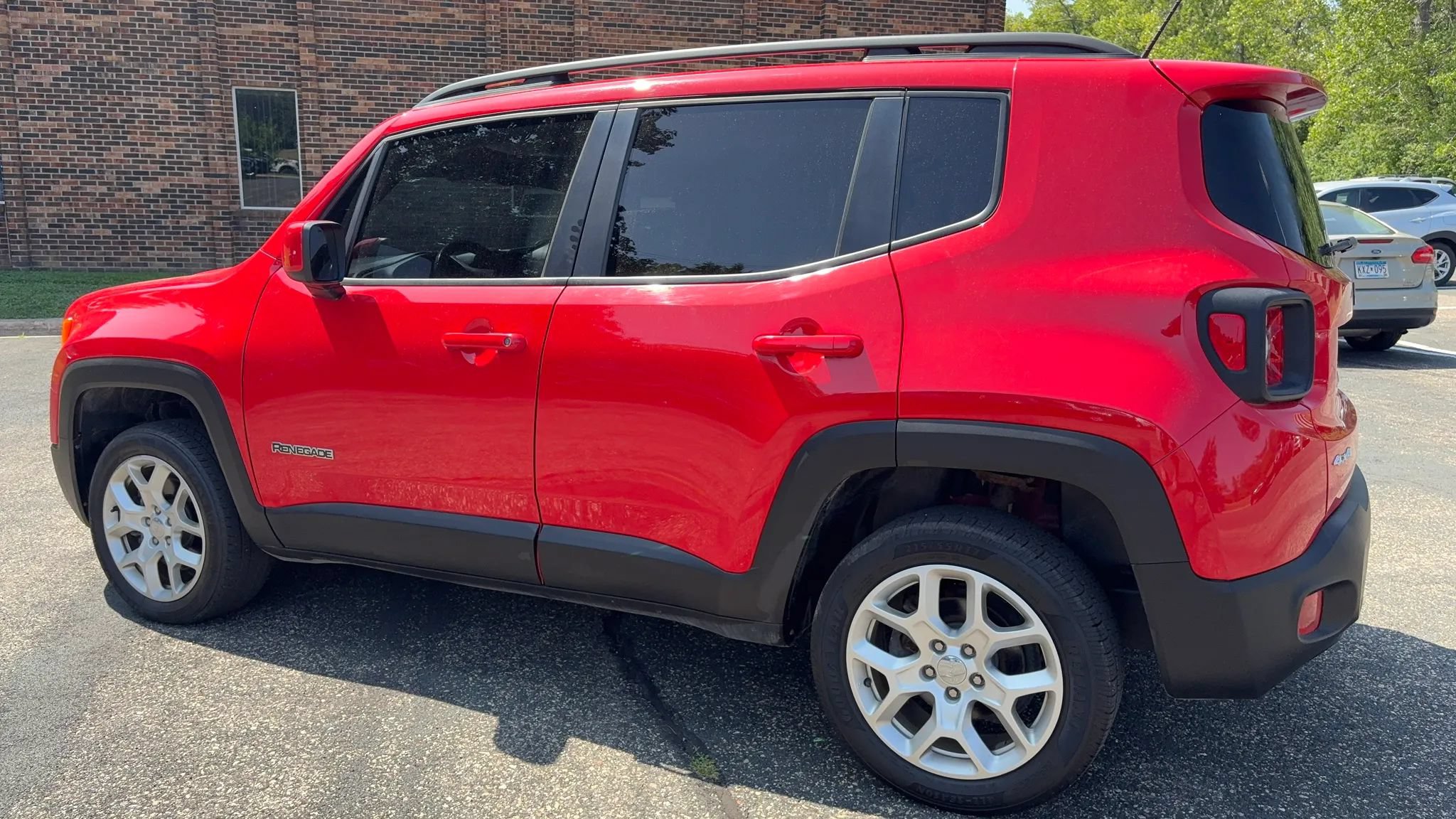 Used 2017 Jeep Renegade Latitude w/ Popular Equipment Group AWD/4WD image 6