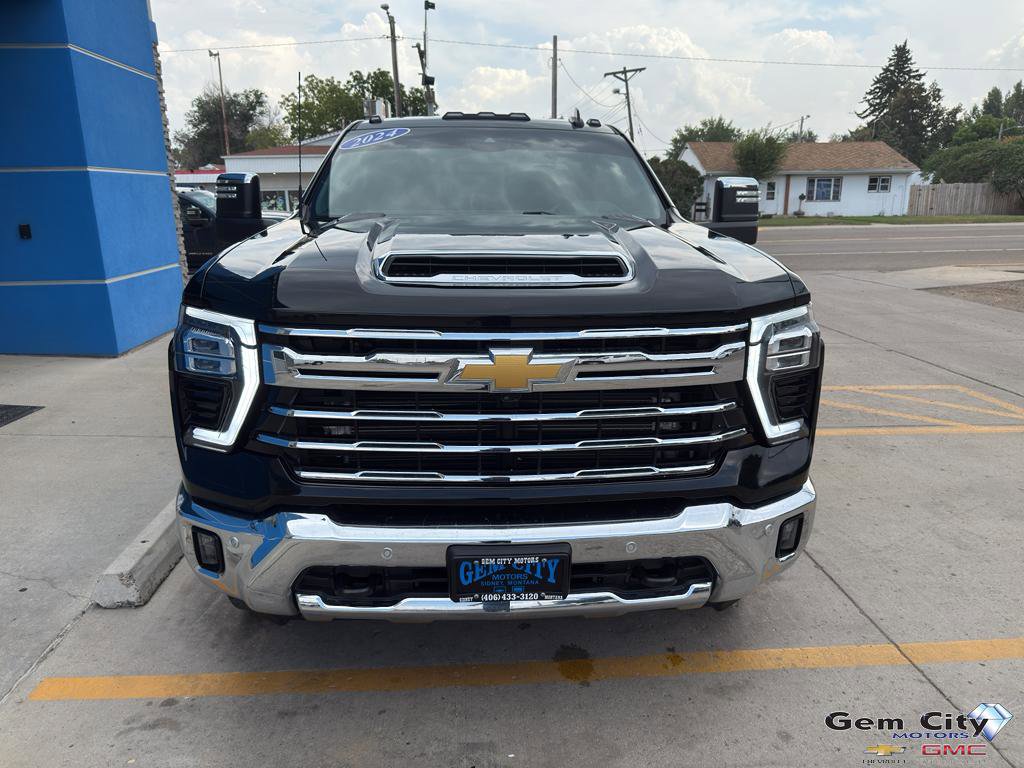 Used 2024 Chevrolet Silverado 2500 LTZ w/ LTZ Convenience Package image 3
