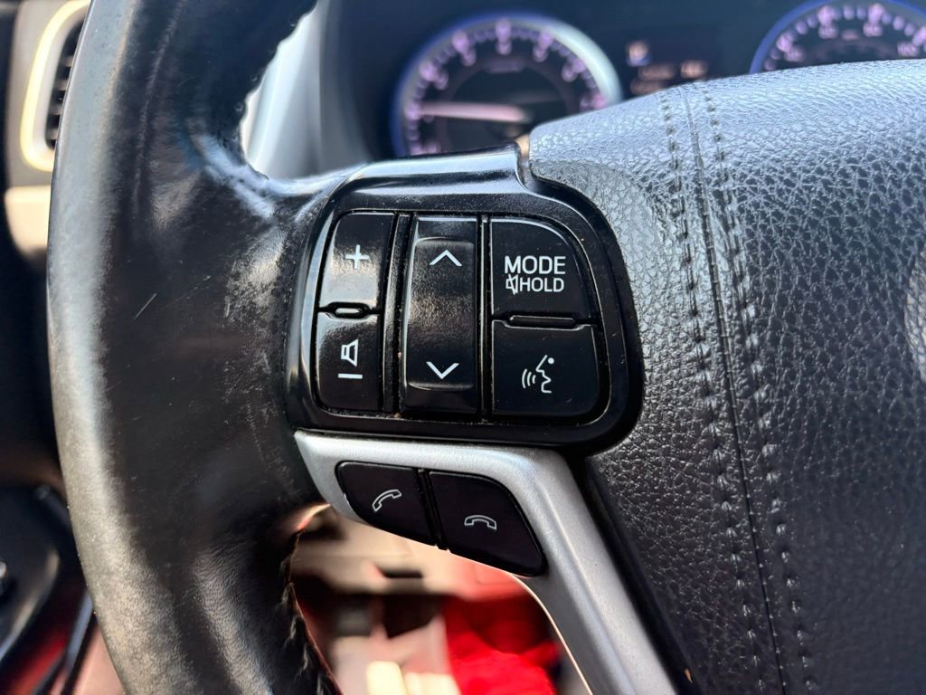 Used 2019 Toyota Highlander XLE image 27