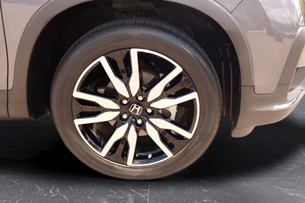 Used 2021 Honda Pilot Touring image 11