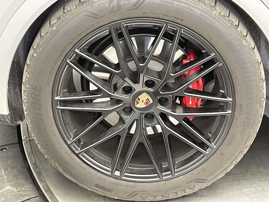 Used 2025 Porsche Cayenne S image 13