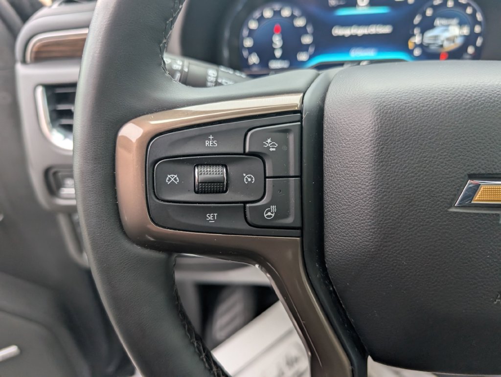 Used 2023 Chevrolet Suburban High Country w/ Premium Package 2 AWD/4WD image 17