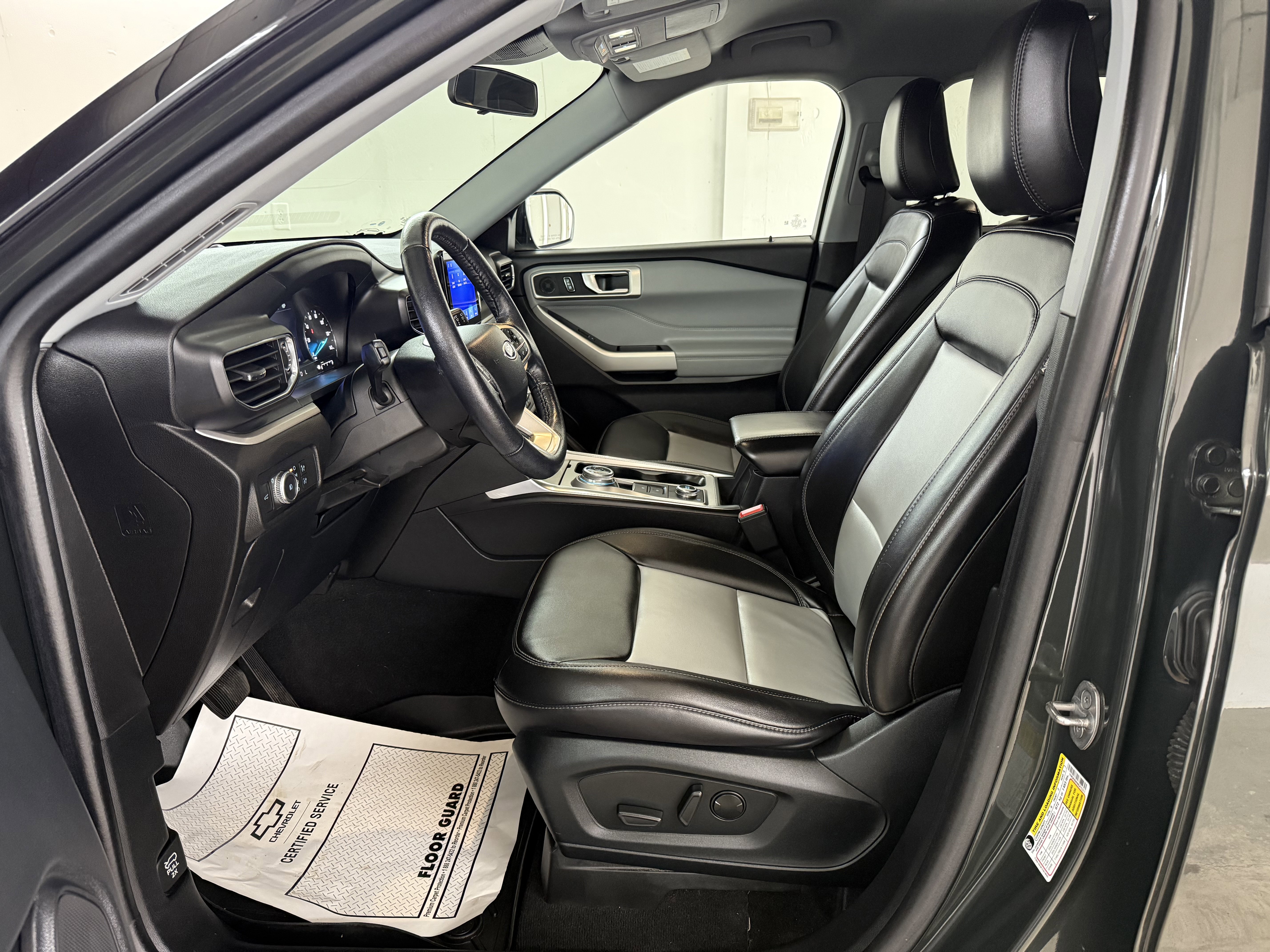 Used 2022 Ford Explorer XLT w/ Equipment Group 202A image 11