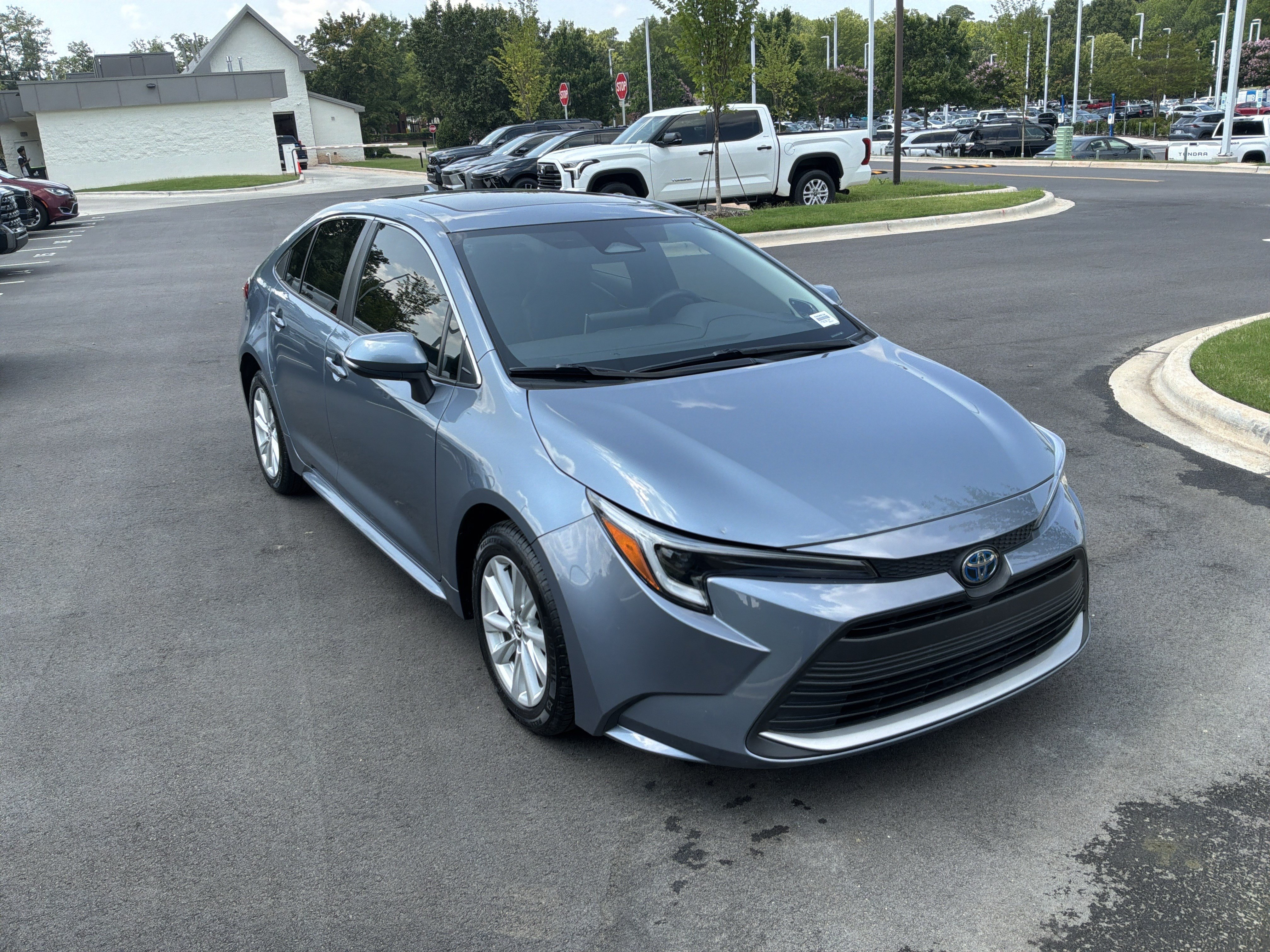 Used 2023 Toyota Corolla XLE FWD image 2
