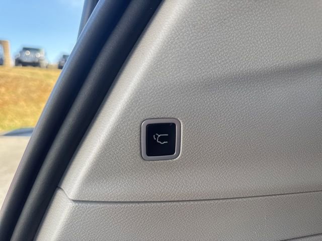 Used 2018 Chrysler Pacifica Touring-L image 11