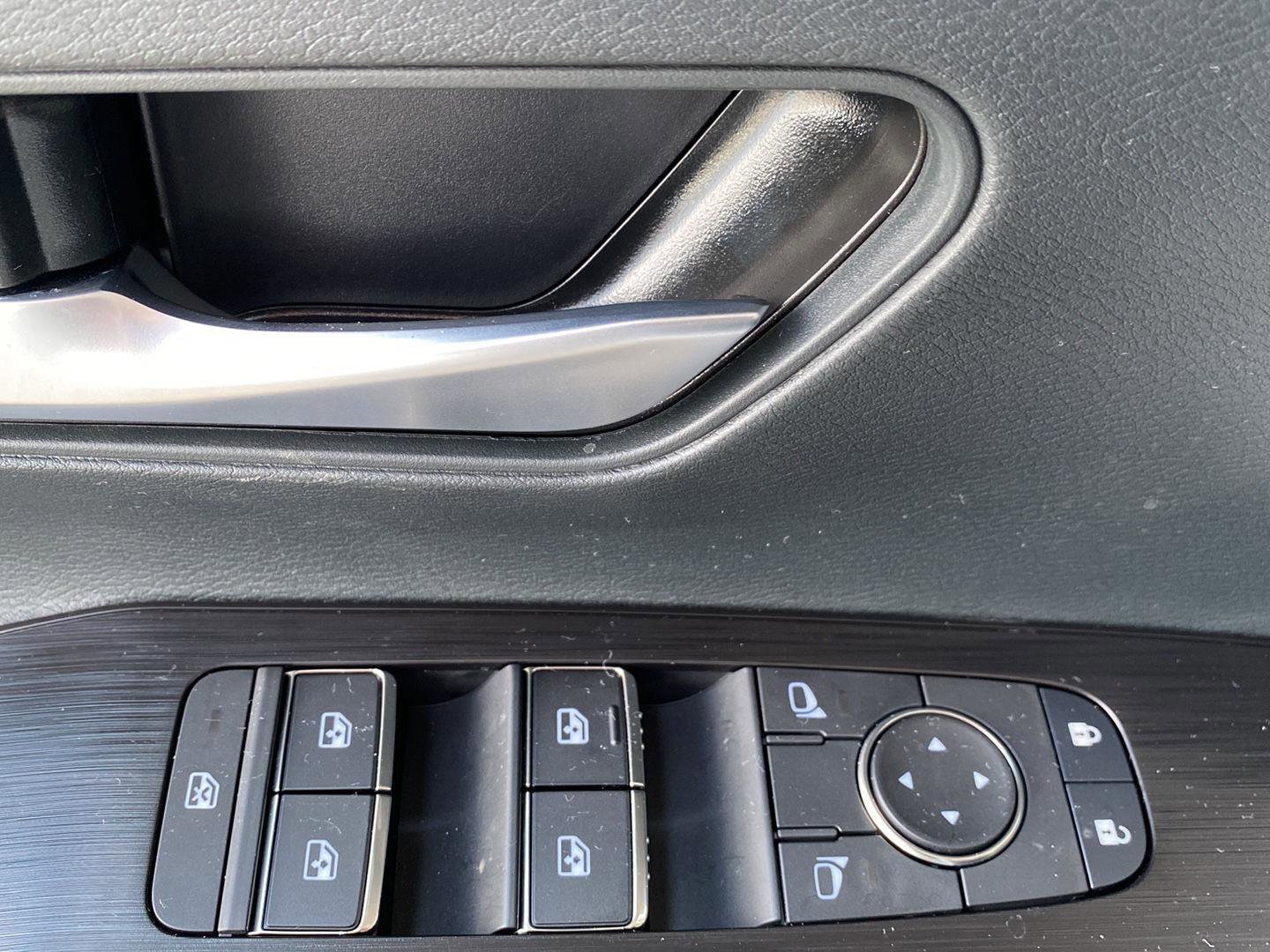 Used 2025 Nissan Kicks SR FWD image 23