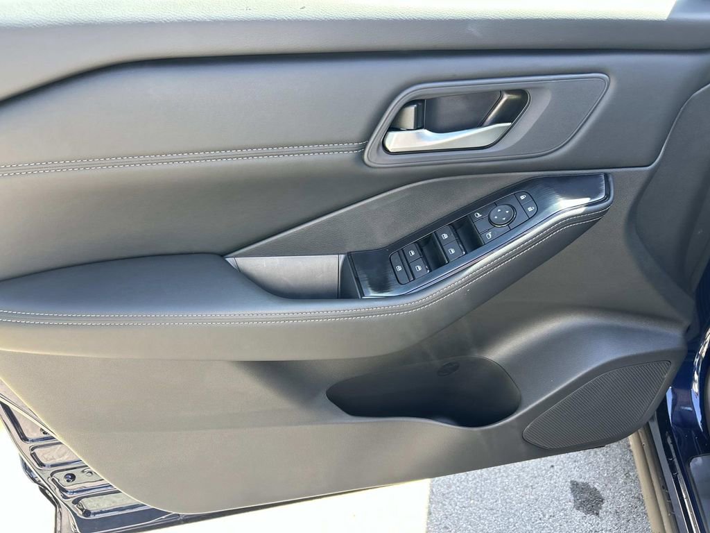 New 2026 Nissan Rogue SV AWD/4WD image 17