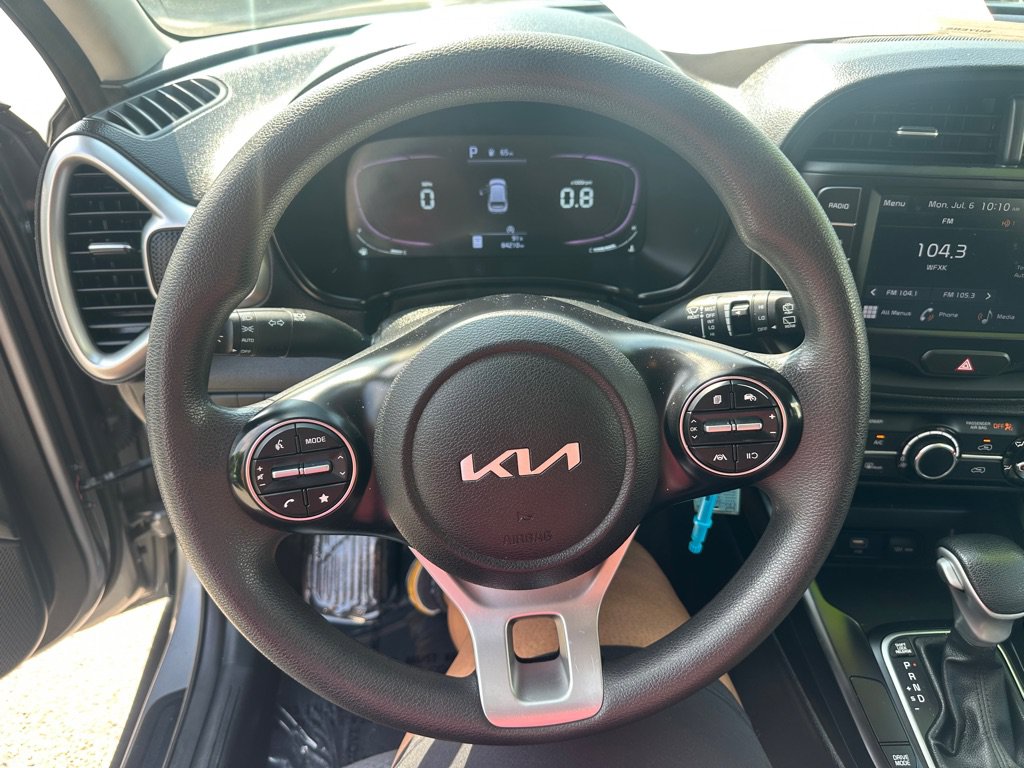 Used 2023 Kia Soul LX w/ LX Technology Package FWD image 17