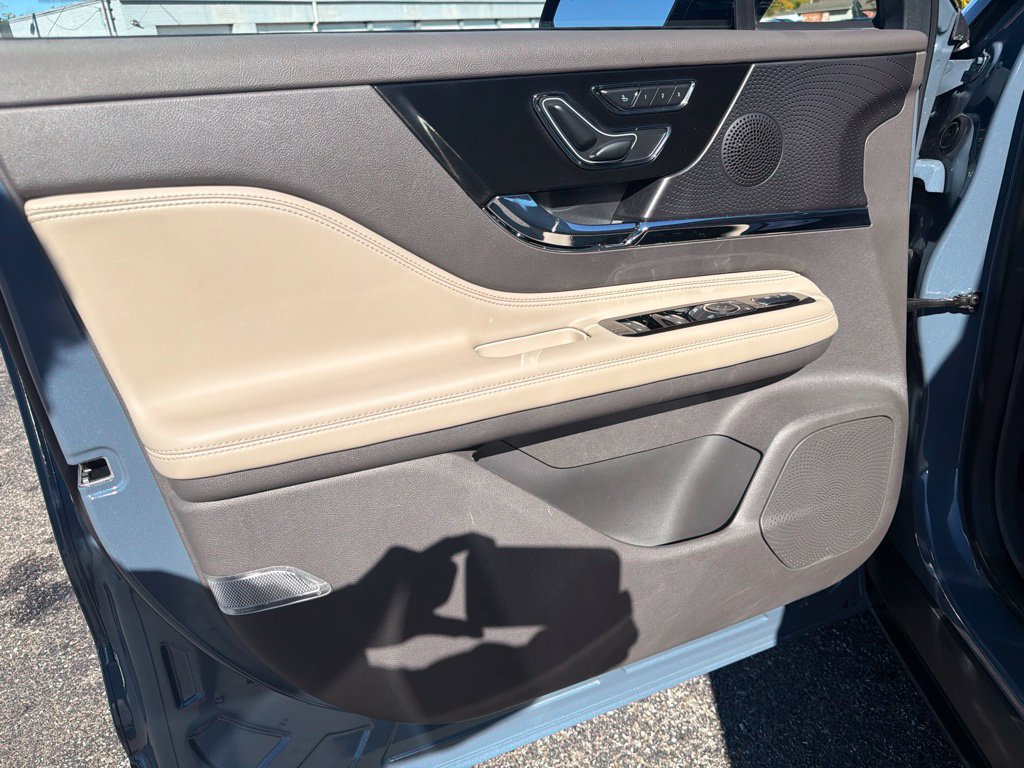 Used 2023 Lincoln Corsair AWD image 17
