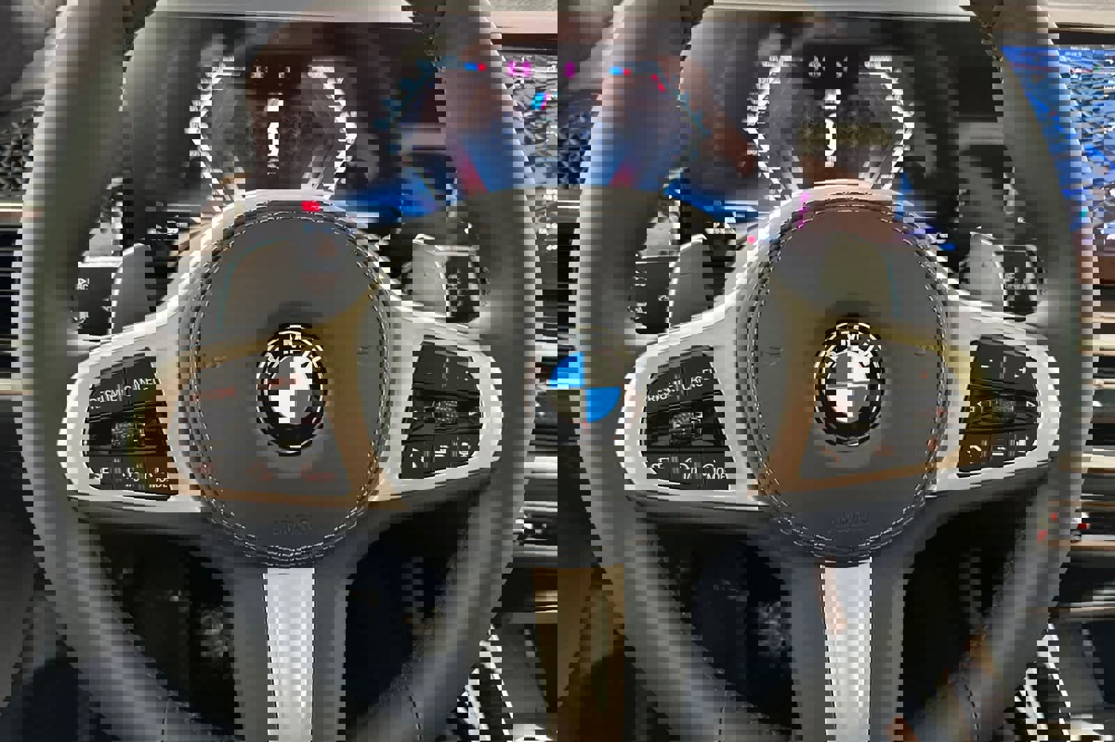 Used 2026 BMW X7 xDrive40i w/ M Sport Package image 24