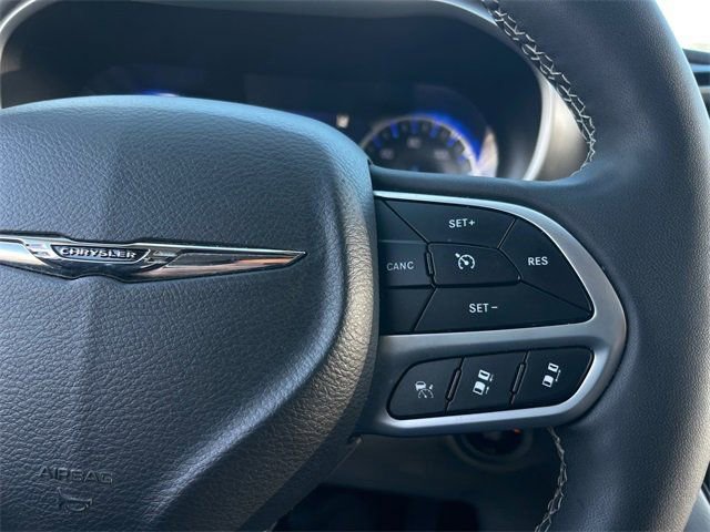 Used 2024 Chrysler Pacifica Touring-L image 14