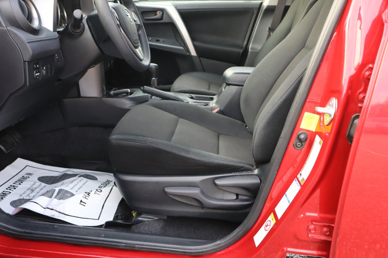 Used 2016 Toyota RAV4 LE image 12