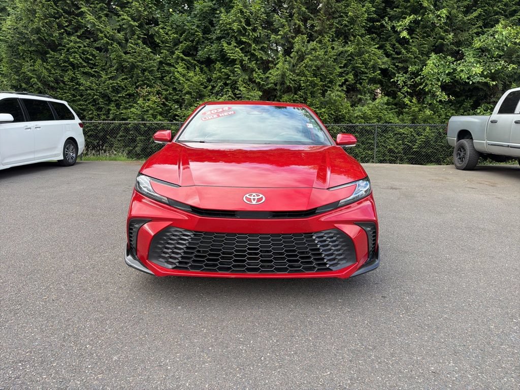 Used 2025 Toyota Camry SE FWD image 2