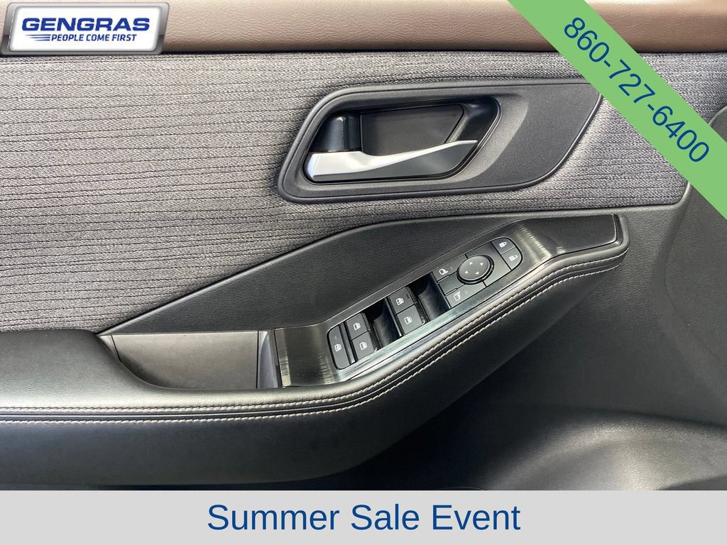Used 2023 Nissan Rogue SV AWD/4WD image 14
