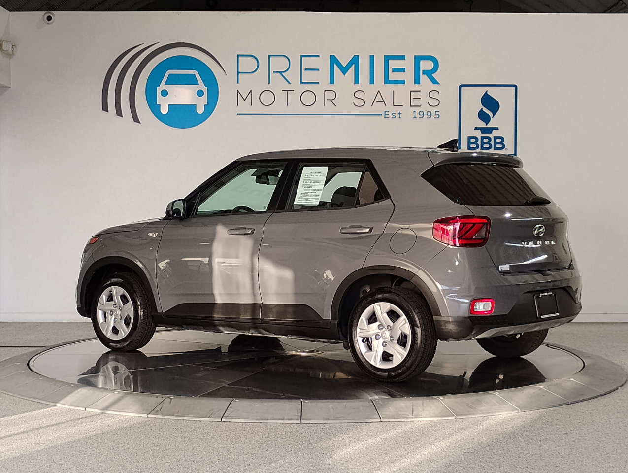 Used 2020 Hyundai Venue SE image 3