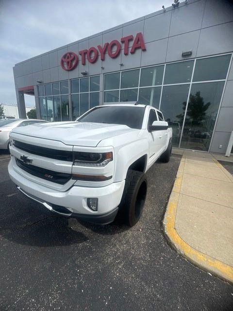 Used 2018 Chevrolet Silverado 1500 LT w/ All Star Edition AWD/4WD image 4