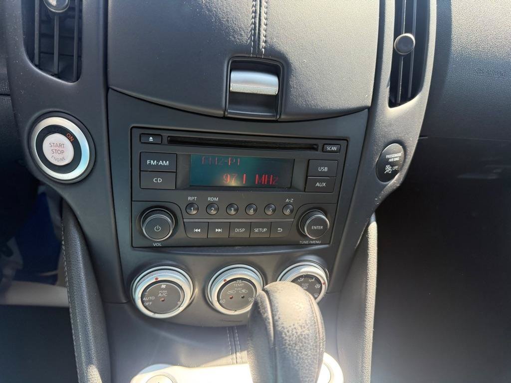 Used 2015 Nissan 370Z Coupe RWD image 14