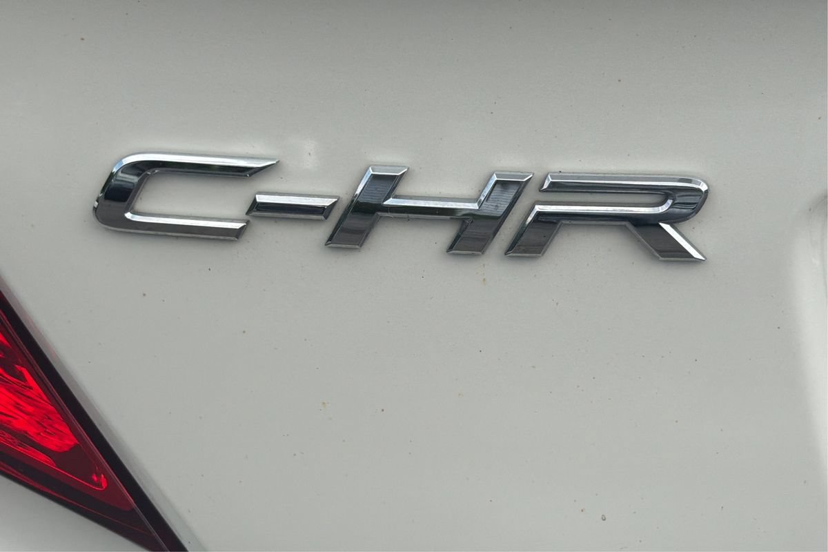 Used 2019 Toyota C-HR Limited FWD image 24