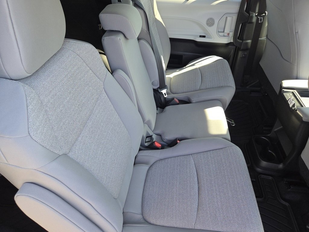 New 2026 Toyota Sienna LE image 26
