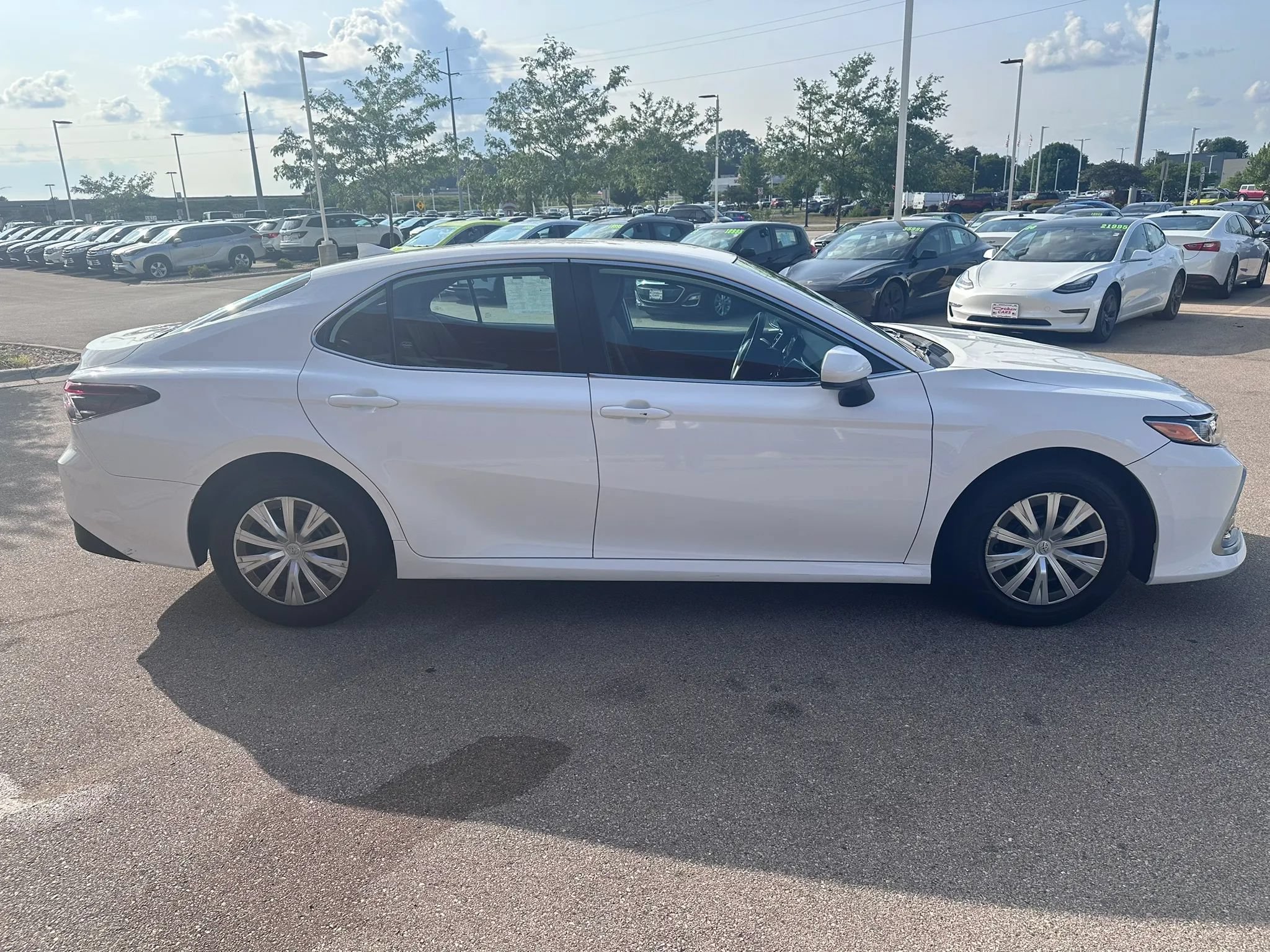 Used 2022 Toyota Camry LE FWD image 4