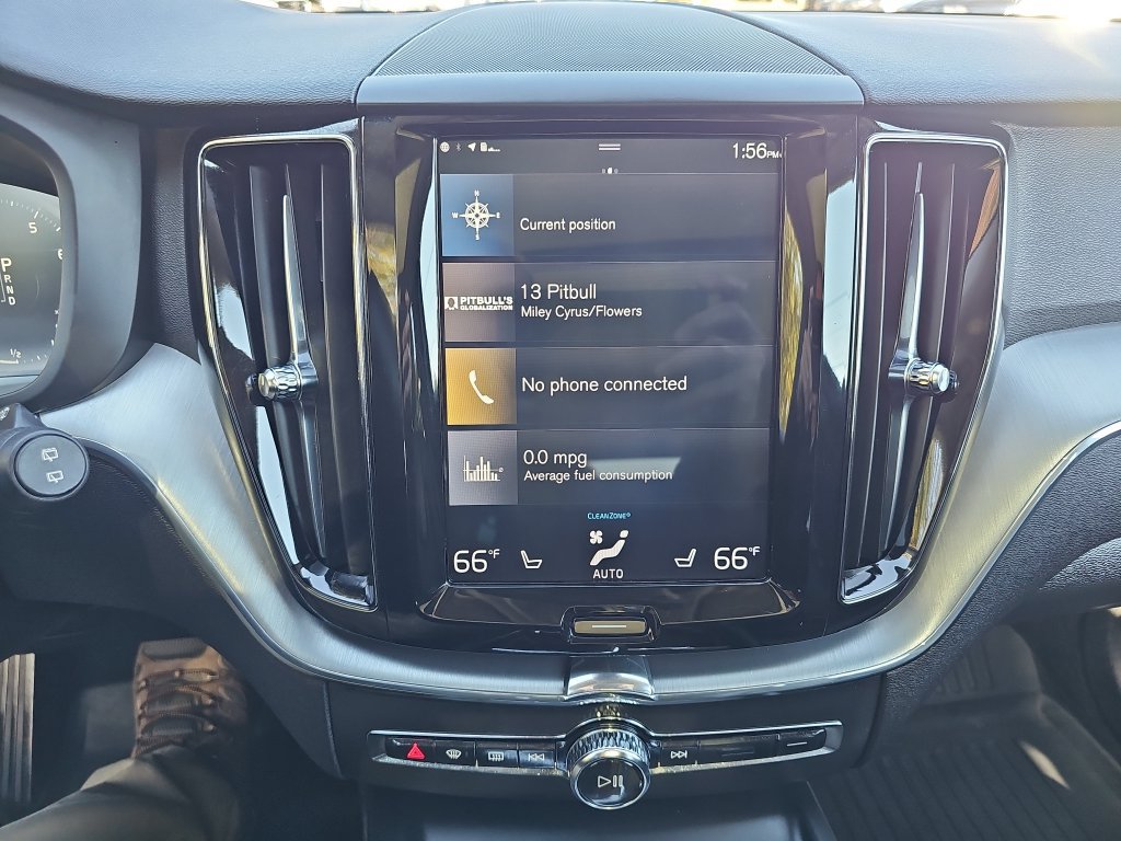 Used 2018 Volvo XC60 T5 Momentum w/ Vision Package AWD/4WD image 13