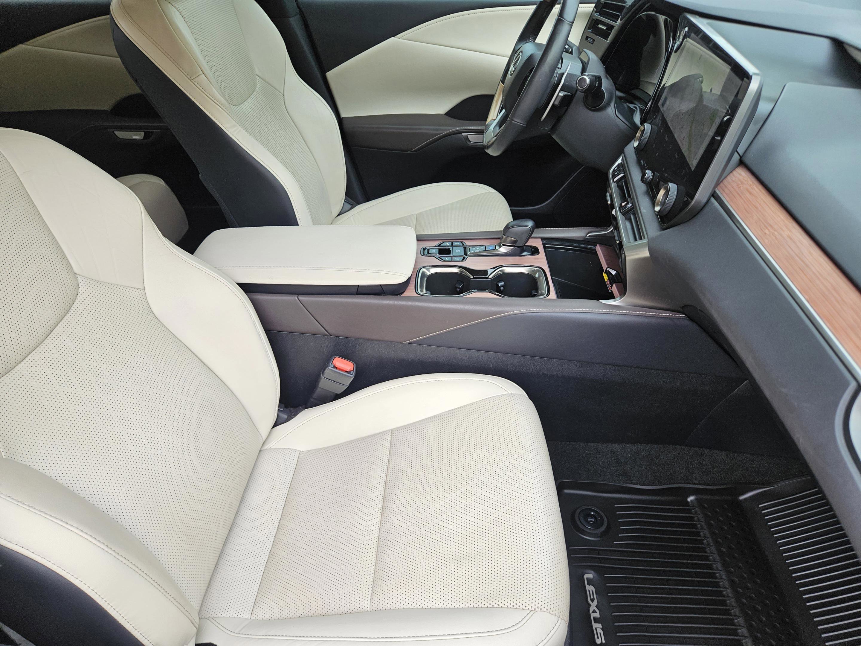 Used 2023 Lexus RX 350 Premium Plus w/ Cold Area Package AWD/4WD image 6