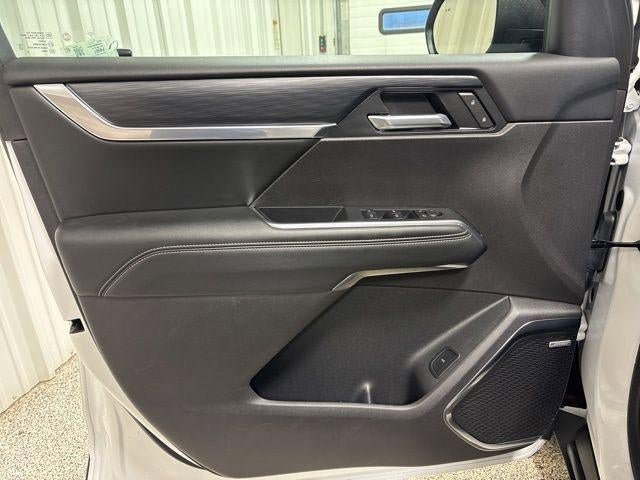 Used 2025 GMC Acadia Elevation image 13