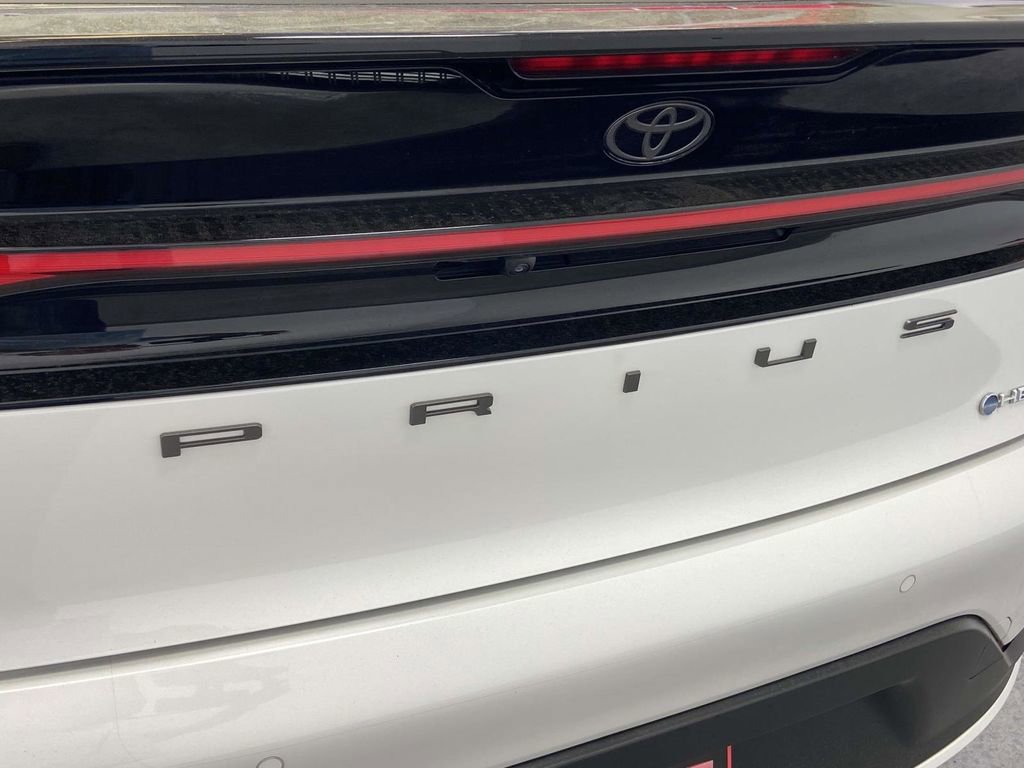 Used 2025 Toyota Prius LE FWD image 10