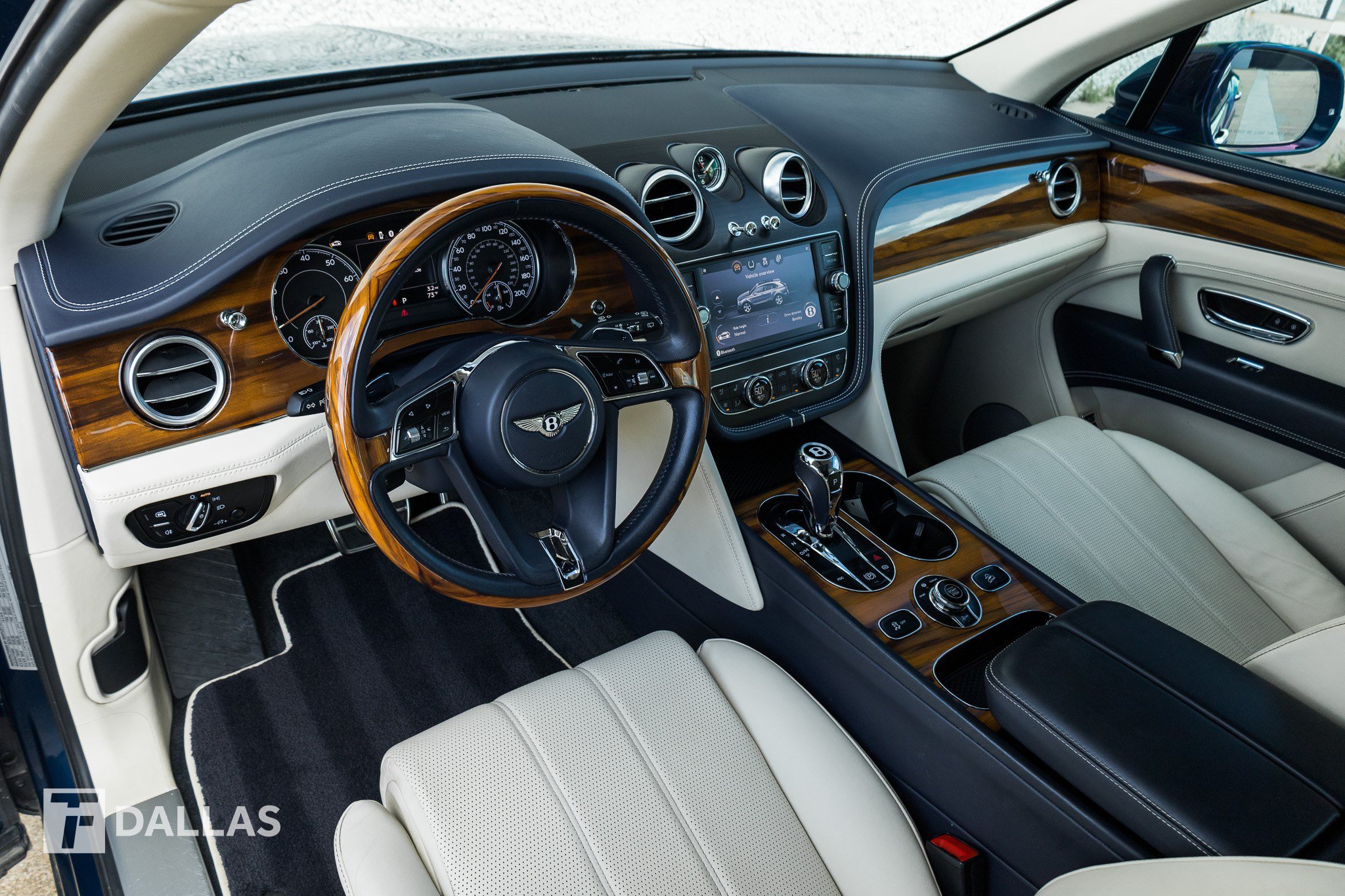 Used 2019 Bentley Bentayga AWD/4WD image 23