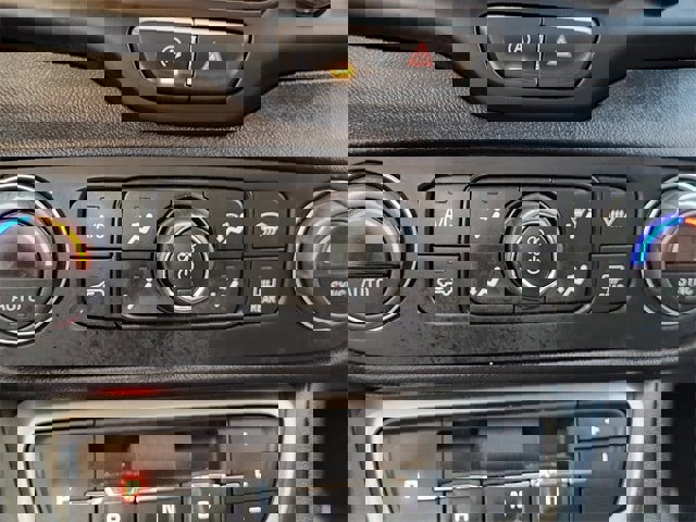 Used 2024 GMC Terrain SLT image 15