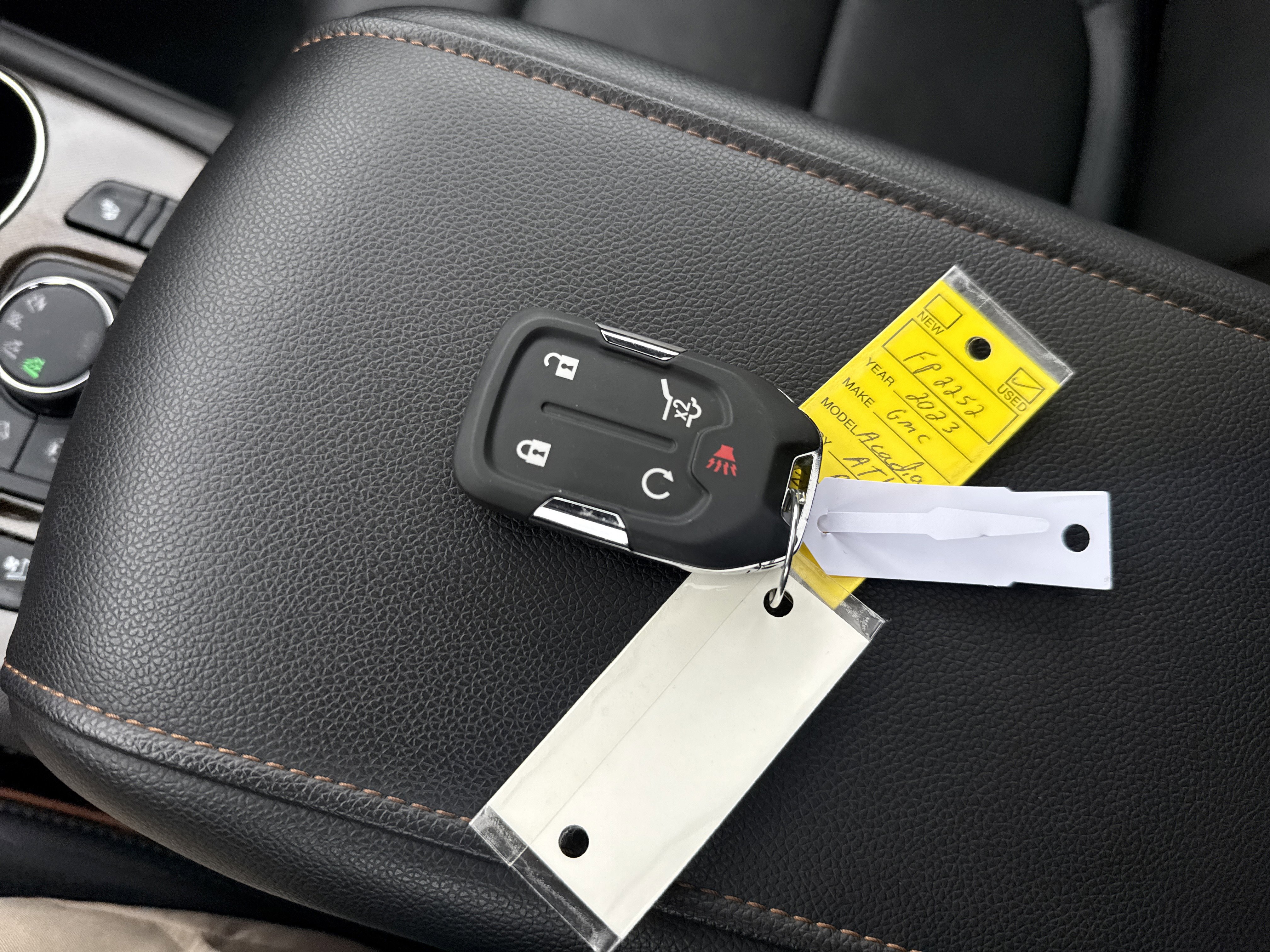 Used 2023 GMC Acadia AT4 w/ Preferred Package image 31