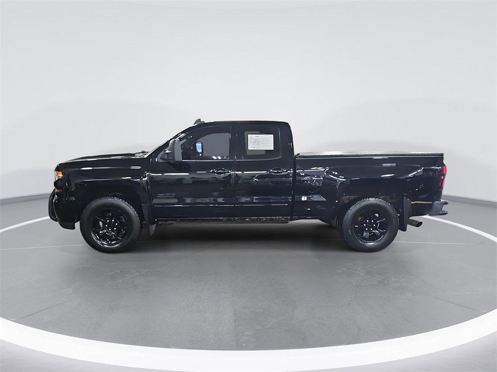 Used 2017 Chevrolet Silverado 1500 LT w/ Midnight Edition image 6