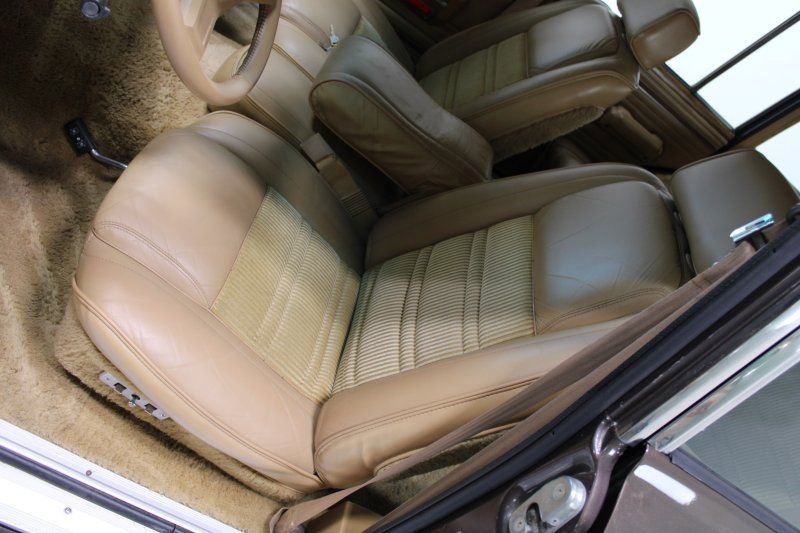 Used 1987 Jeep Grand Wagoneer image 21