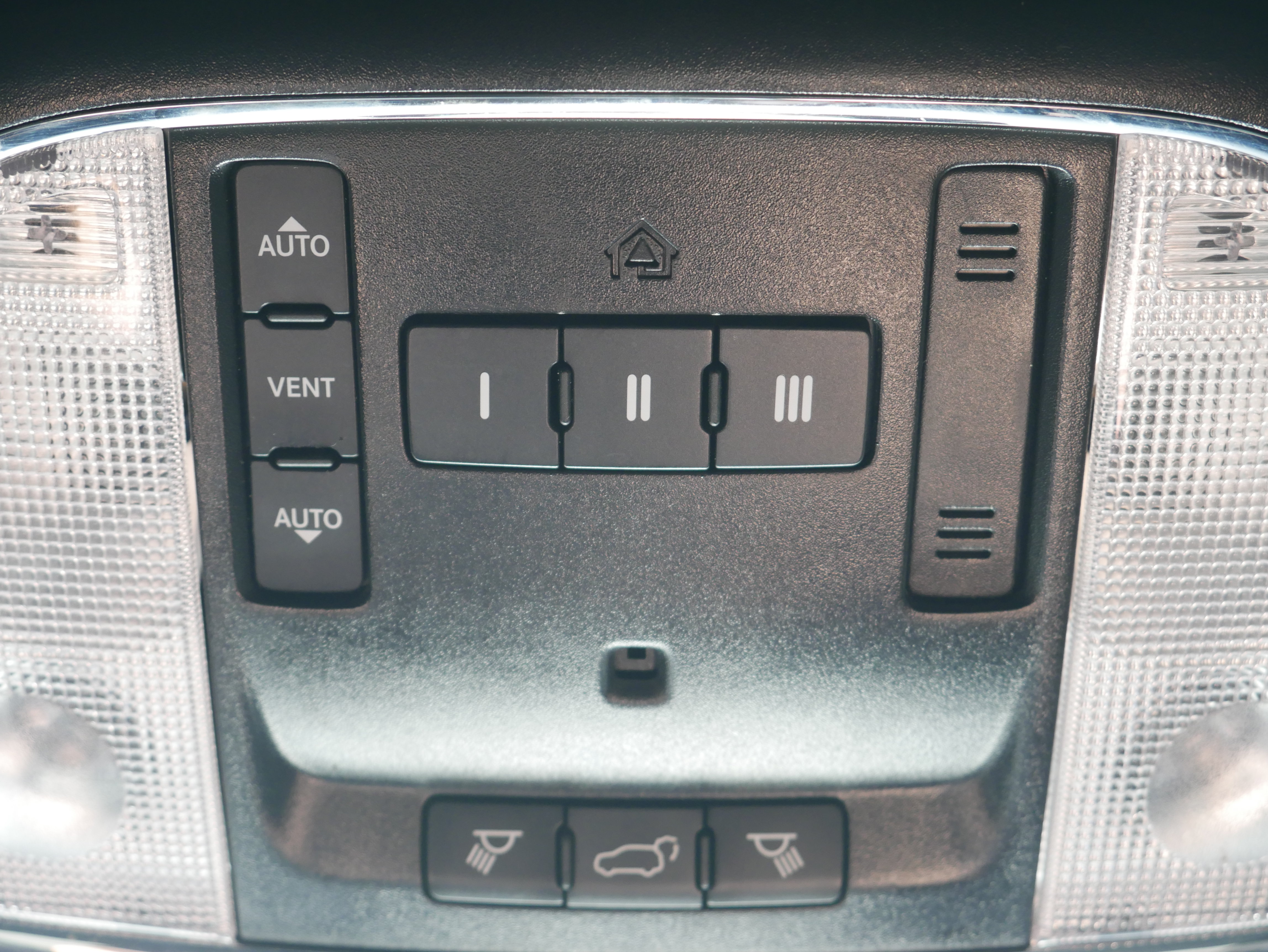 Used 2020 Jeep Grand Cherokee Altitude AWD/4WD image 28