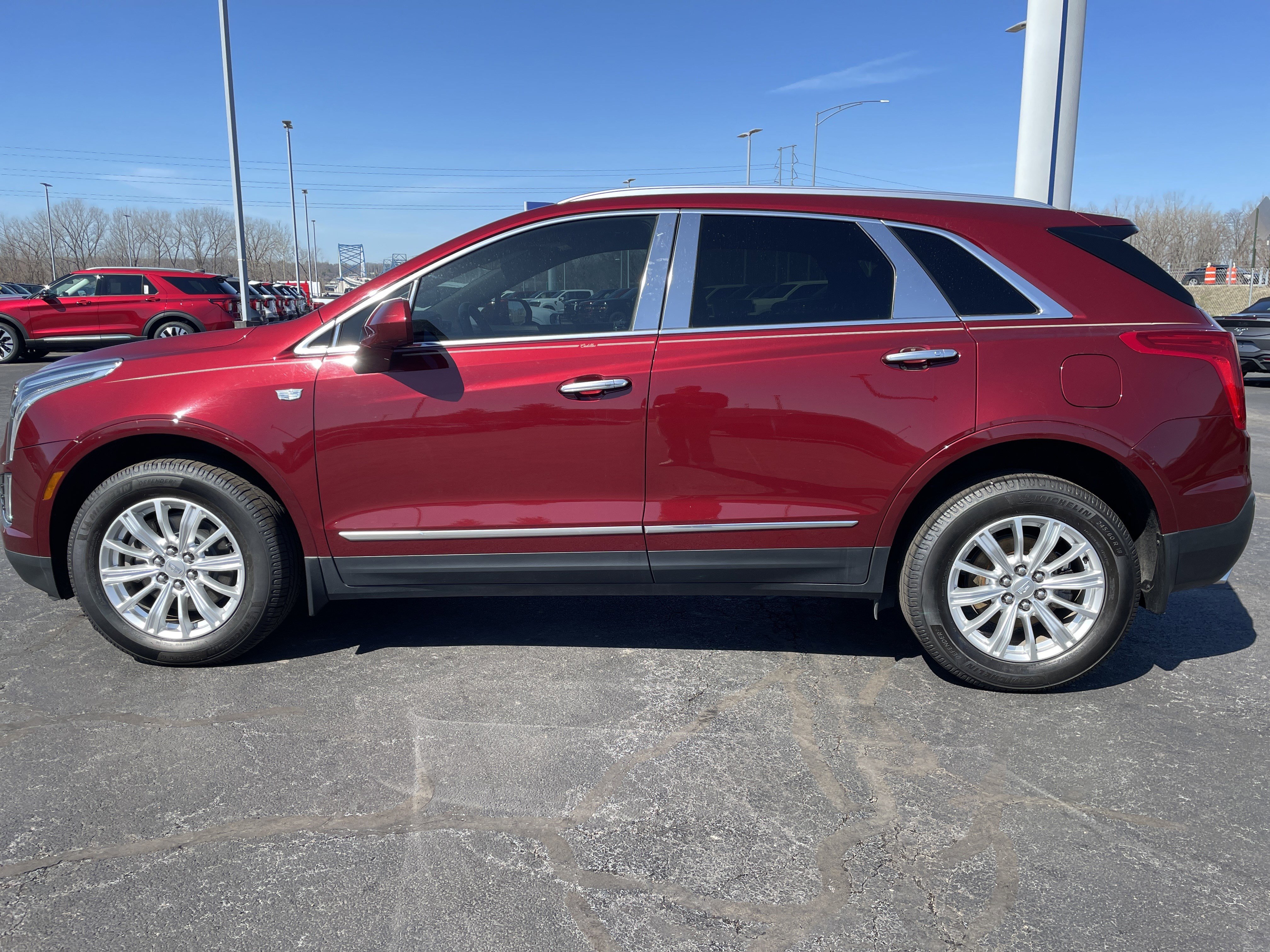 Used 2018 Cadillac XT5 FWD image 2