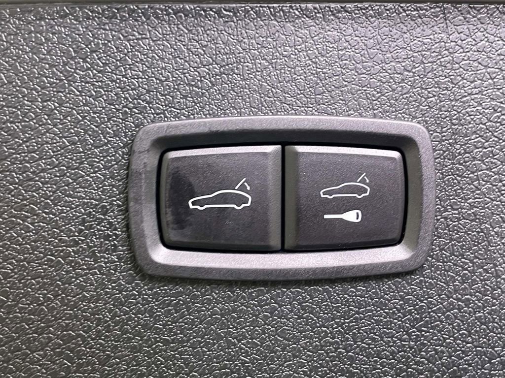 Certified 2025 Porsche Macan image 21