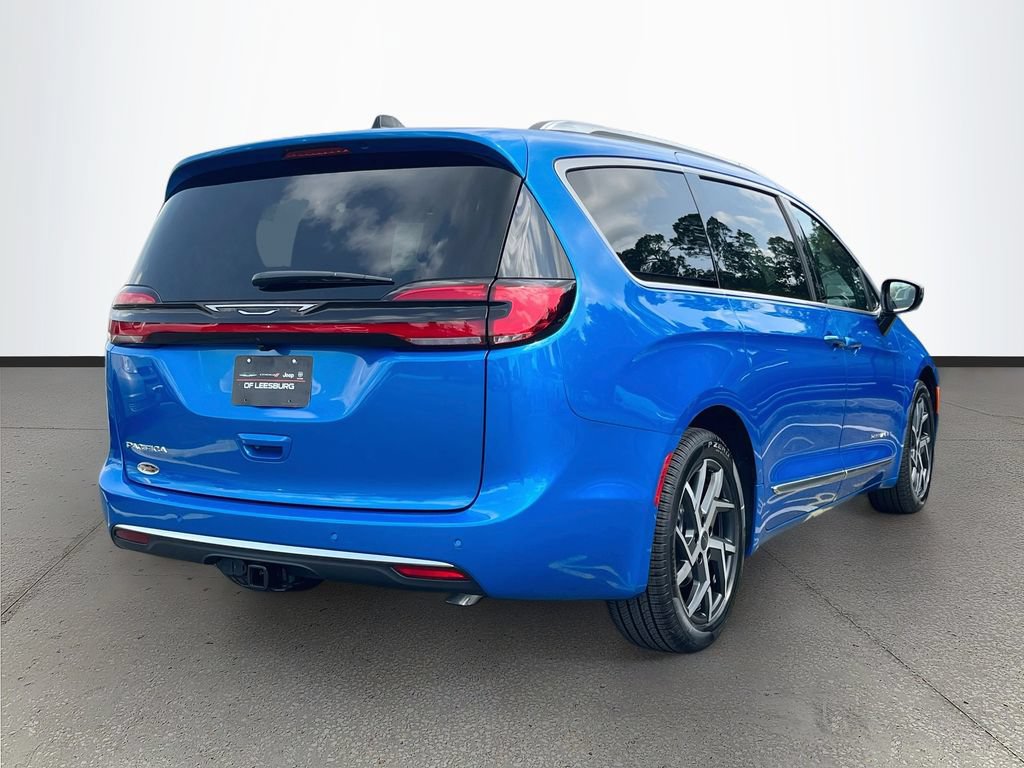 New 2027 Chrysler Pacifica Pinnacle w/ Theater Group FWD image 7