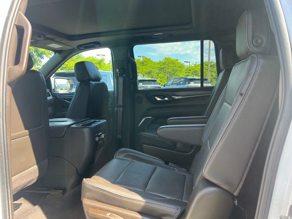 Used 2021 GMC Yukon XL Denali w/ Denali Premium Package AWD/4WD image 12