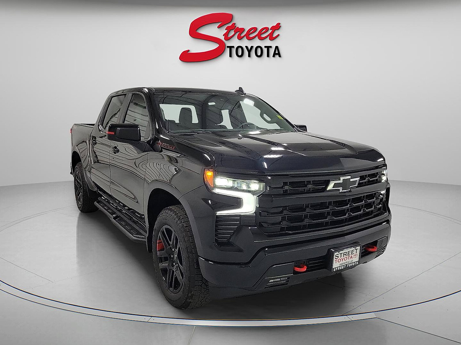 Used 2026 Chevrolet Silverado 1500 RST w/ Redline Edition AWD/4WD image 5