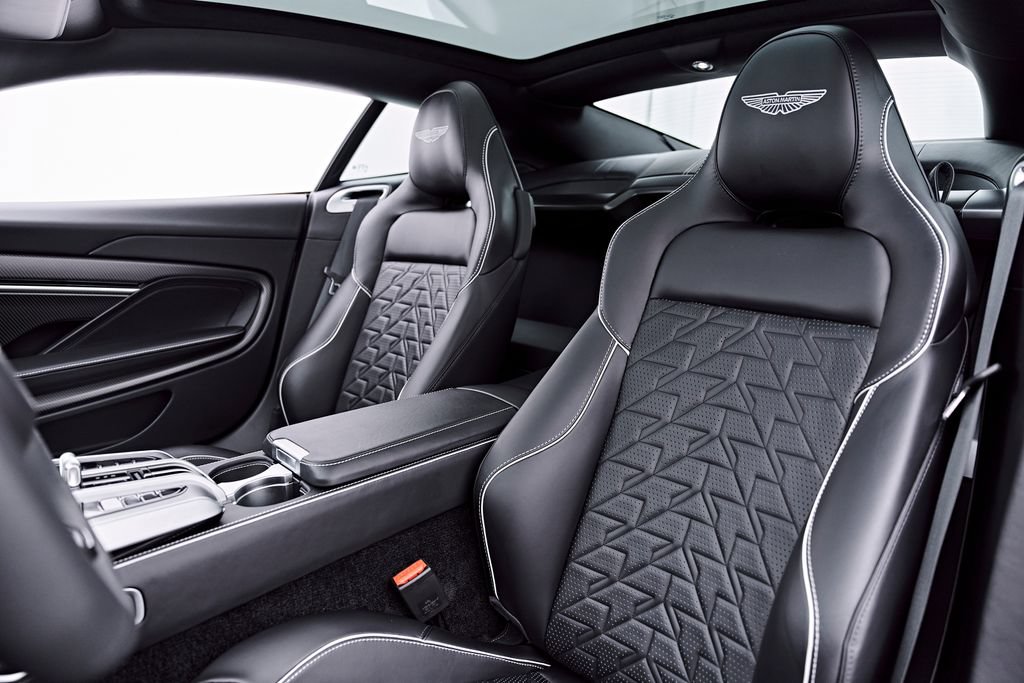 Used 2025 Aston Martin Vanquish RWD image 50