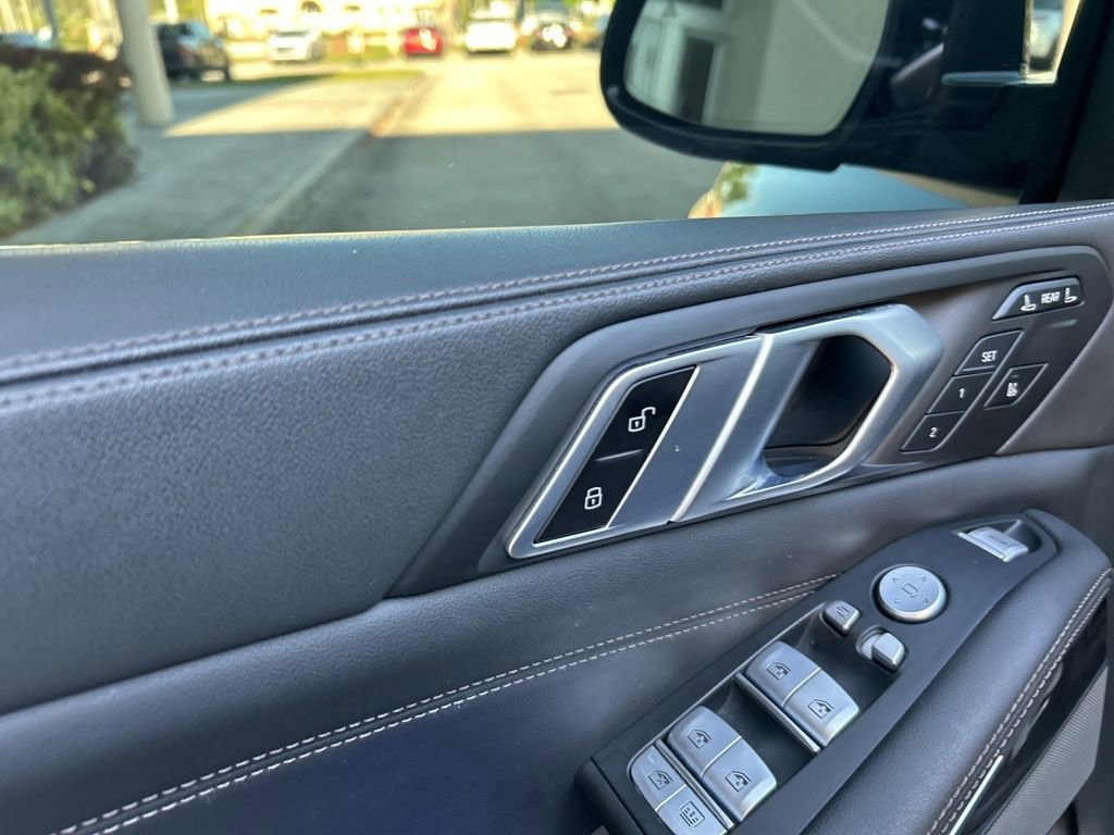 Used 2024 BMW X7 xDrive40i w/ M Sport Package image 56