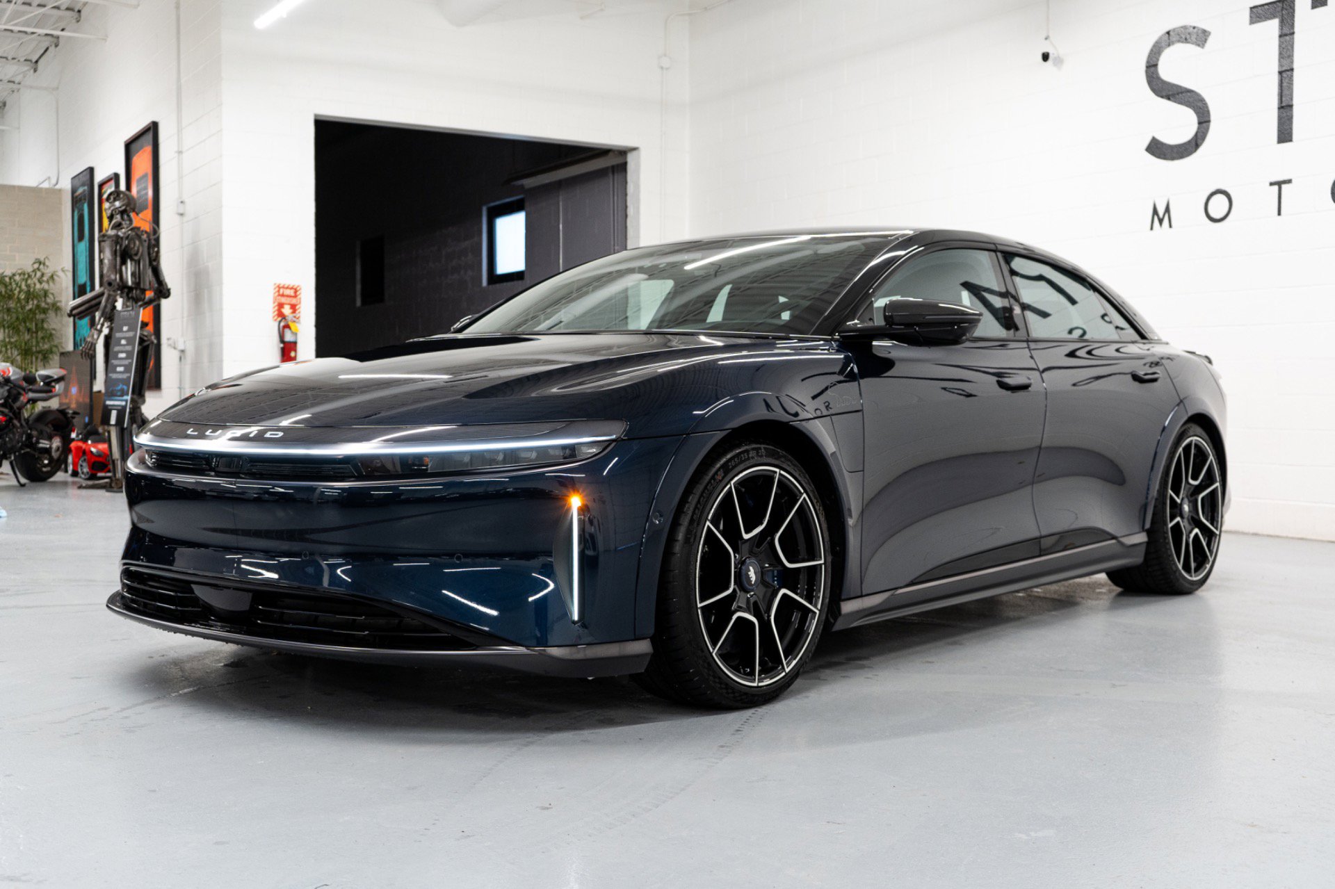 Used 2024 Lucid Air Sapphire image 5